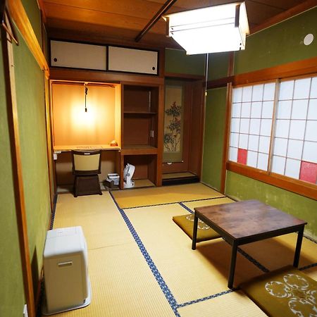 Hostel Murasaki Ryokan Такаяма Экстерьер фото