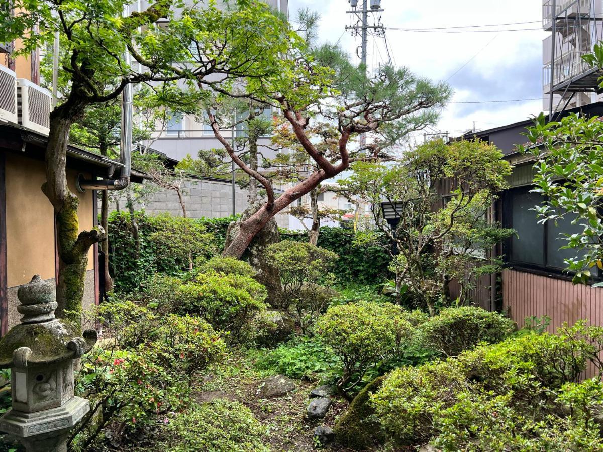 Hostel Murasaki Ryokan Такаяма Экстерьер фото