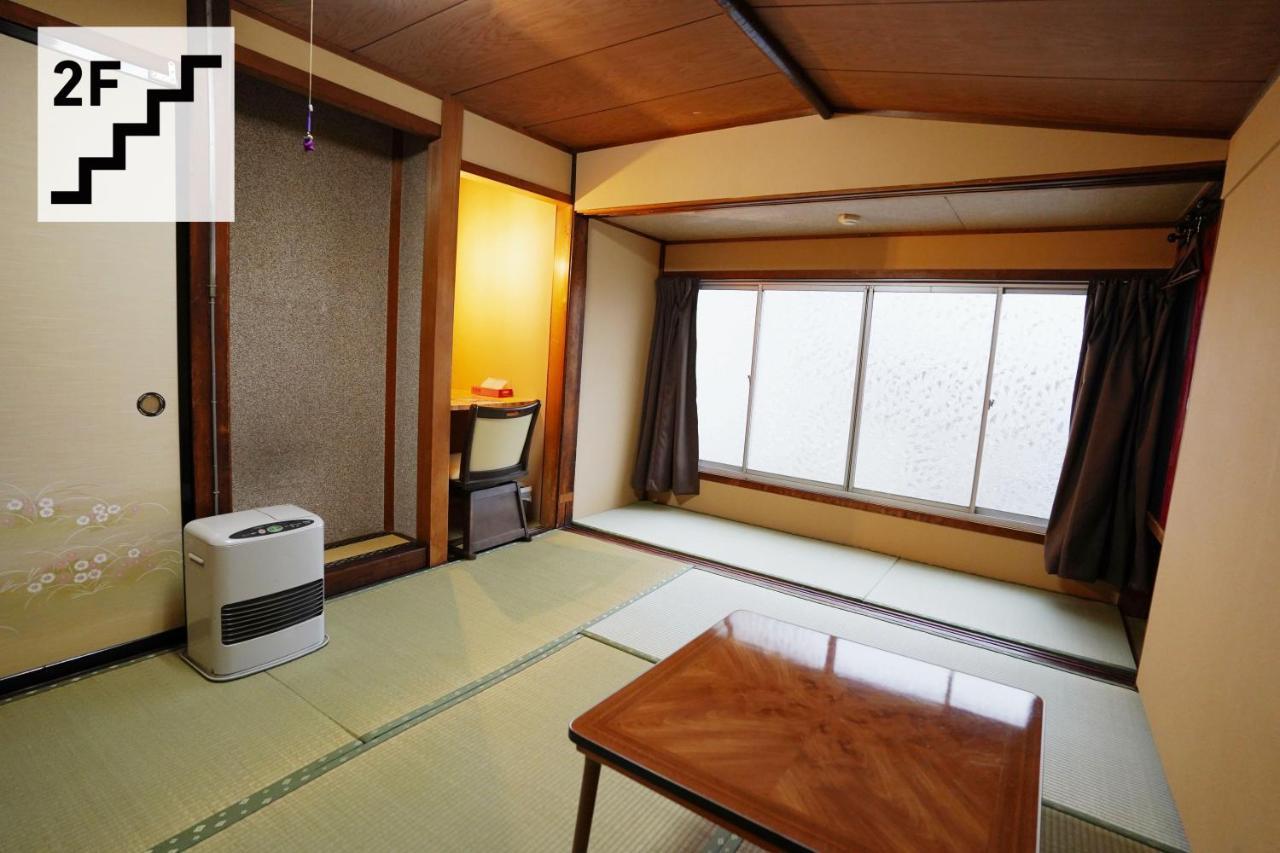 Hostel Murasaki Ryokan Такаяма Экстерьер фото