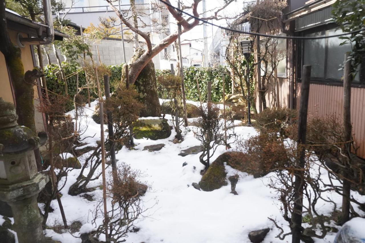 Hostel Murasaki Ryokan Такаяма Экстерьер фото