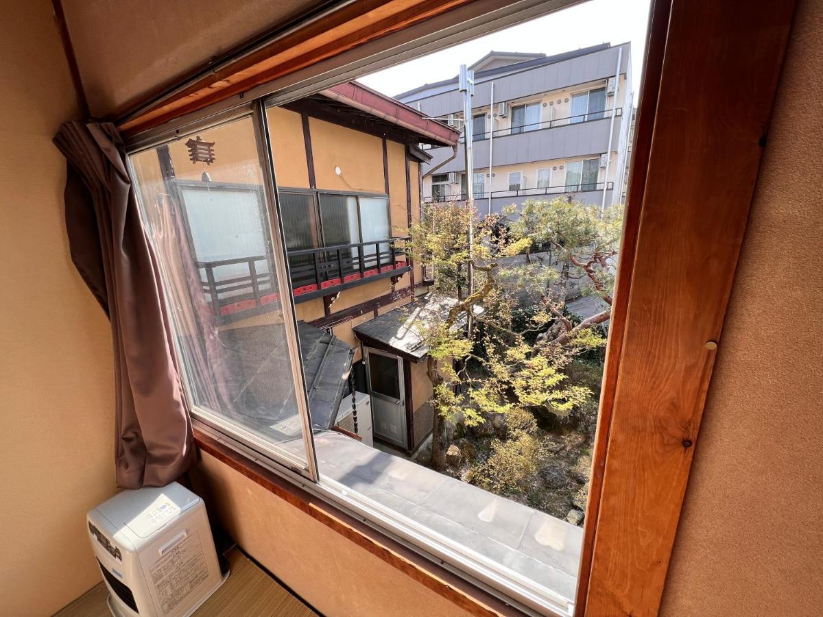 Hostel Murasaki Ryokan Такаяма Экстерьер фото