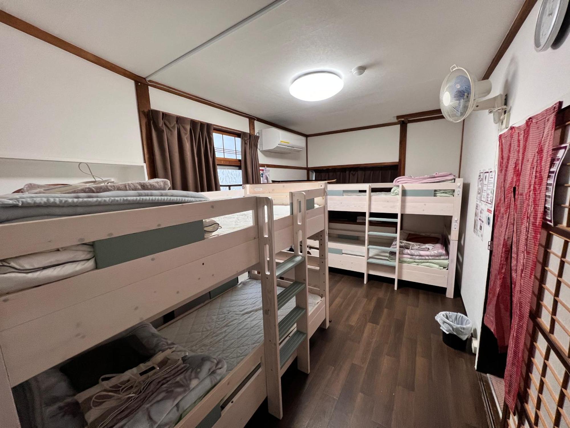 Hostel Murasaki Ryokan Такаяма Экстерьер фото