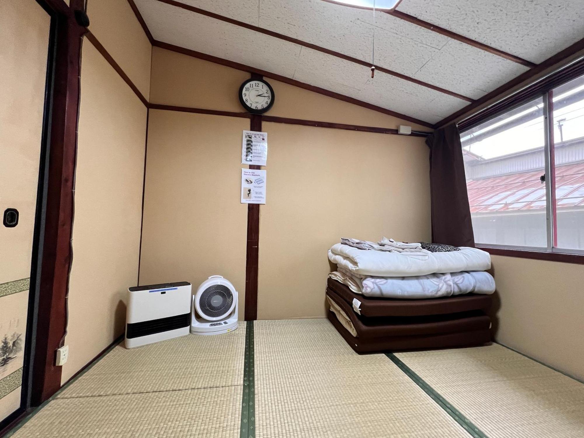 Hostel Murasaki Ryokan Такаяма Экстерьер фото