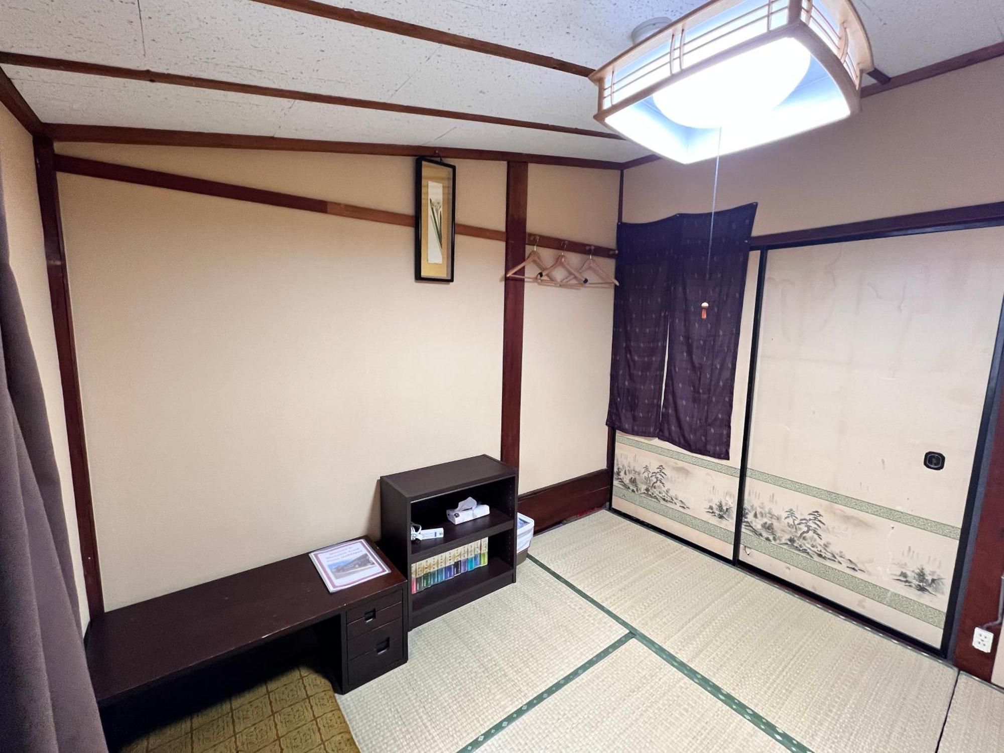 Hostel Murasaki Ryokan Такаяма Экстерьер фото