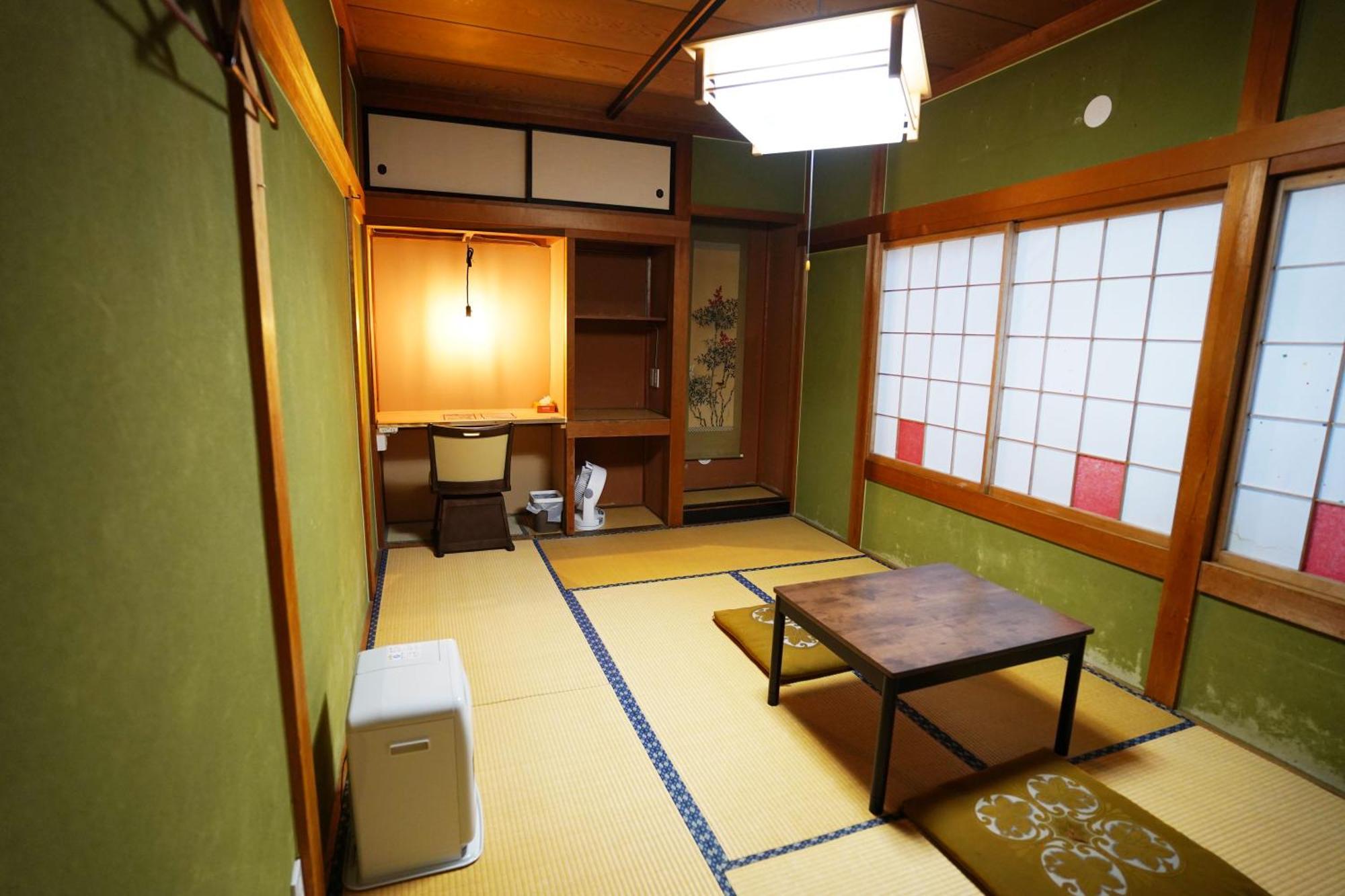 Hostel Murasaki Ryokan Такаяма Экстерьер фото